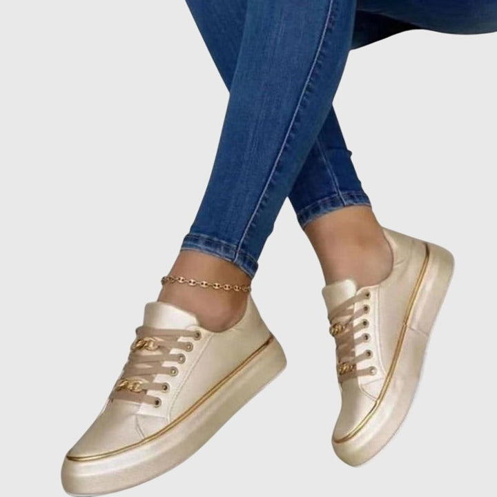 Geneviève | Wide-Toe -Up Sneakers