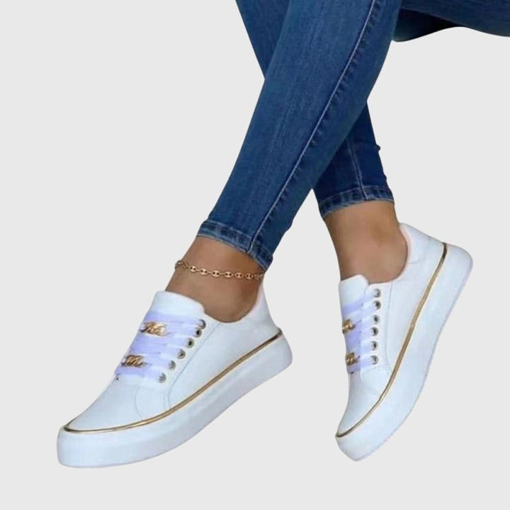 Geneviève | Wide-Toe -Up Sneakers