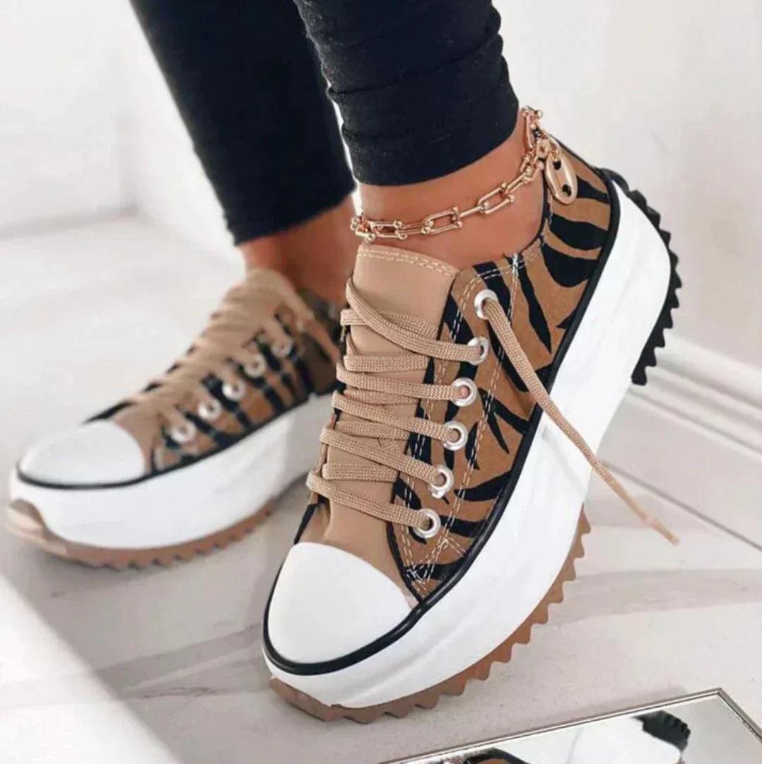 Kylie | Design stringato ortopedico a taglio basso