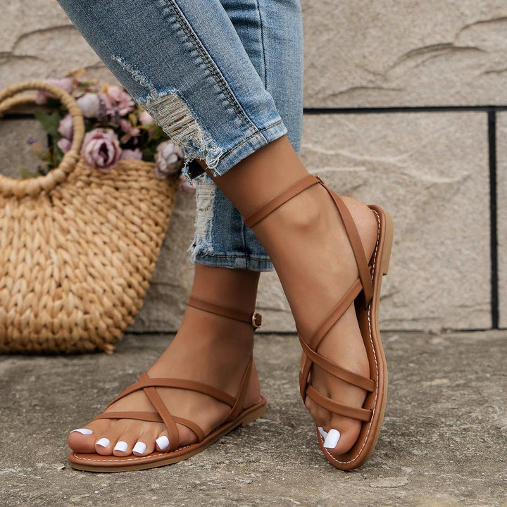 Dakota | Flache Sandalen mit gekreuzten Riemen