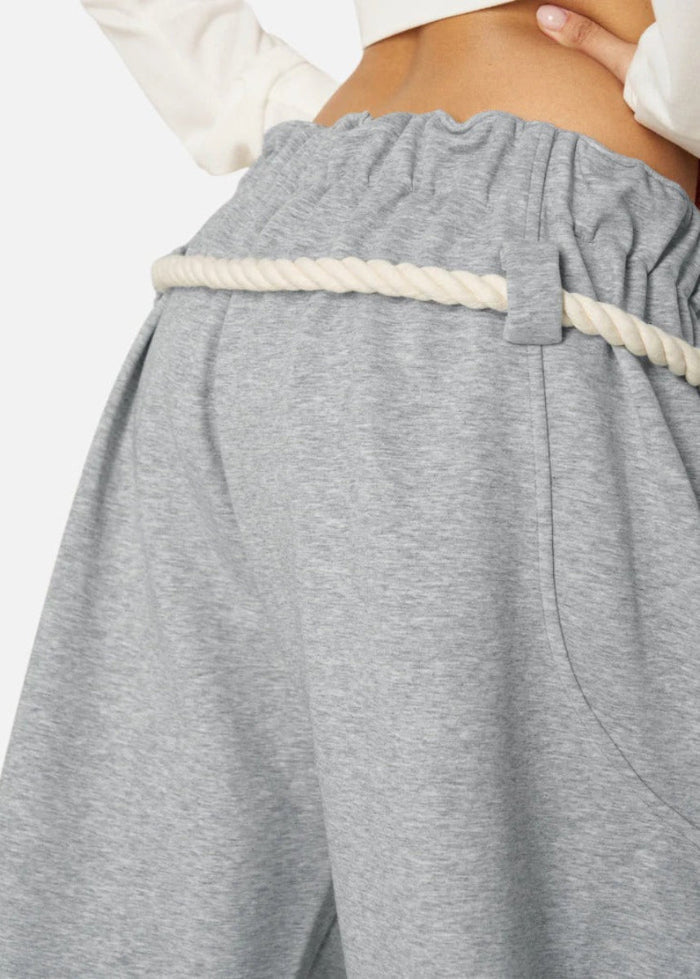 Micah | Baggy-Sweatpants für Damen mit weitem Bein, Gummizug und Schlaufenbund